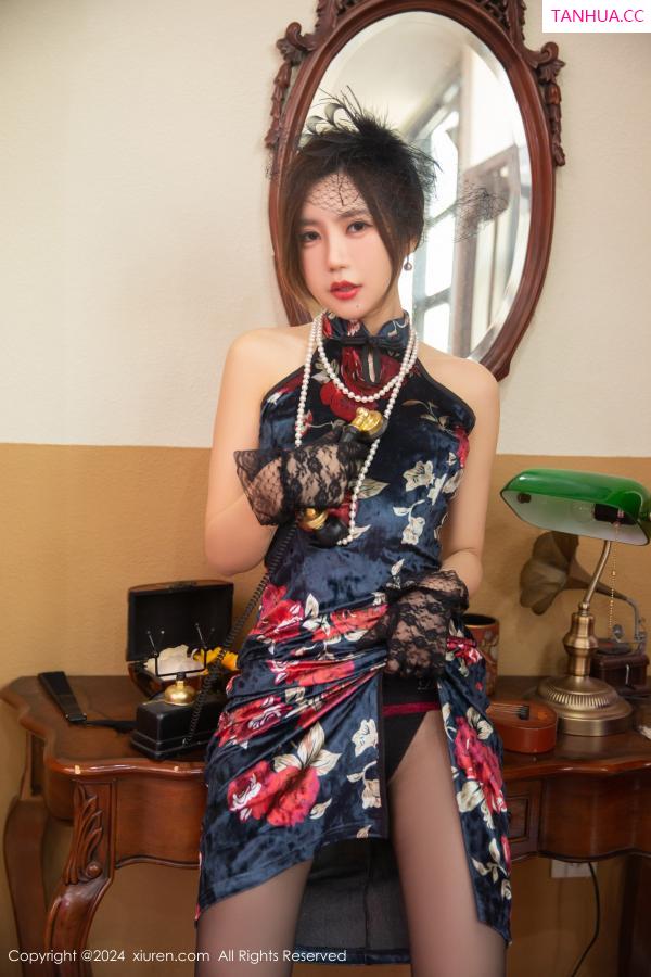 綺裡嘉 绮里嘉 [XiuRen]高清写真图 2024.09.05 No.9116 绮里嘉ula 黑丝美腿第18张图片